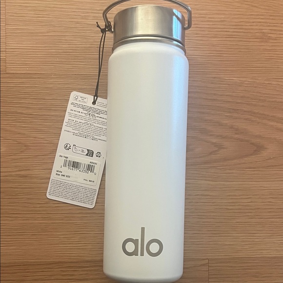 ALO Yoga Accessories - VIRAL🚨NWT ALO 24OZ WATER BOTTLE🚨